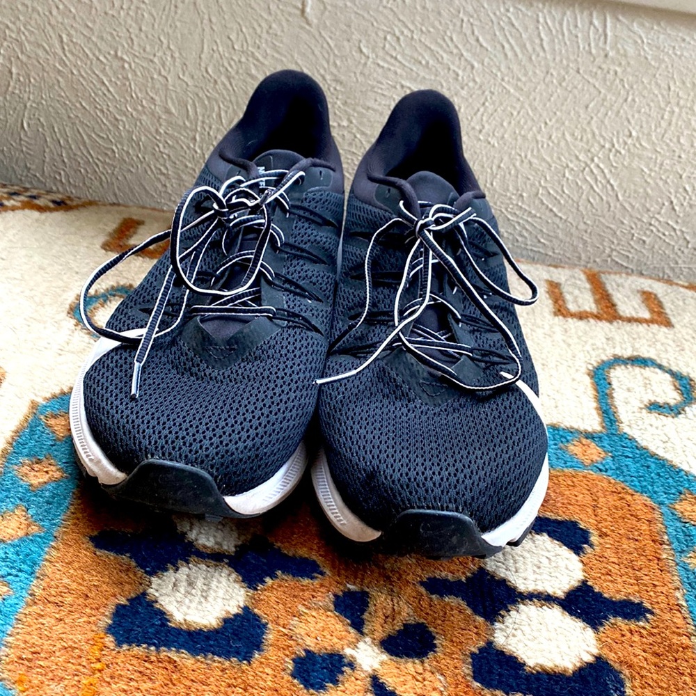 Women’s Nike tennis shoes